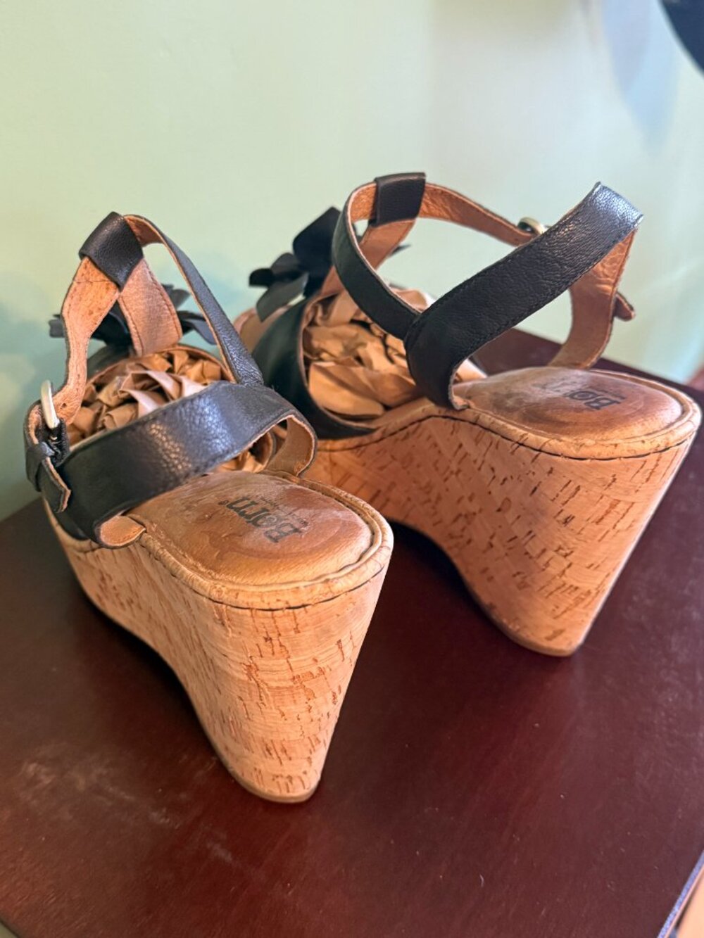 BORN Black Leather Flower Cork Wedge size 9 - Picture 5 of 5